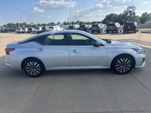 Used 2024 Nissan Altima 2.5 SV image 6