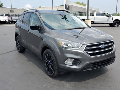 Used 2017 Ford Escape SE w/ Equipment Group 201A image 2