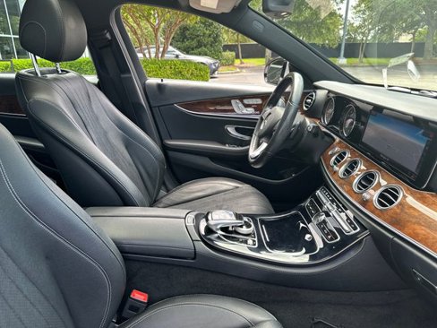 Used 2017 Mercedes-Benz E 300 4MATIC image 34