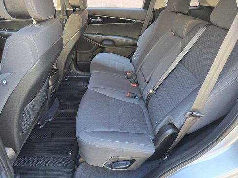 Used 2016 Kia Sorento LX image 10