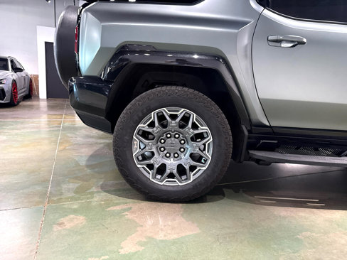 Used 2024 GMC Hummer EV 3X w/ LPO, Illumination Package image 9
