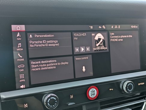 Certified 2024 Porsche Macan image 17
