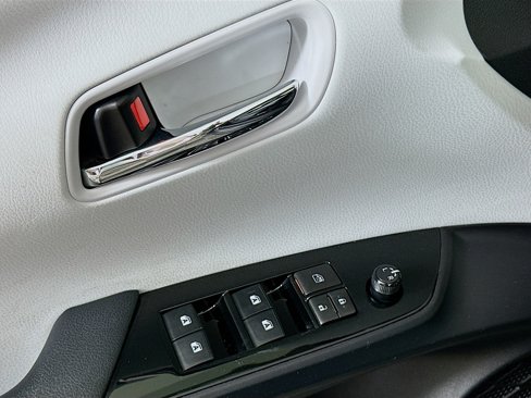 Used 2017 Toyota Prius Two image 15