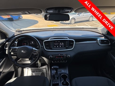 Used 2019 Kia Sorento LX w/ LX Convenience Package image 12