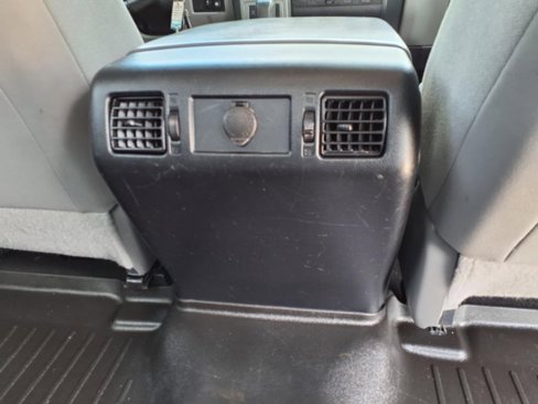 Used 2013 Toyota Tundra 4x4 CrewMax image 16