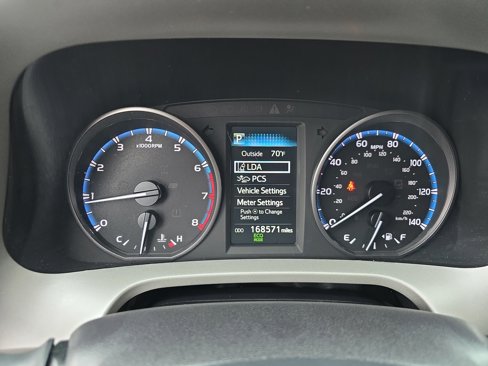 Used 2017 Toyota RAV4 LE image 18