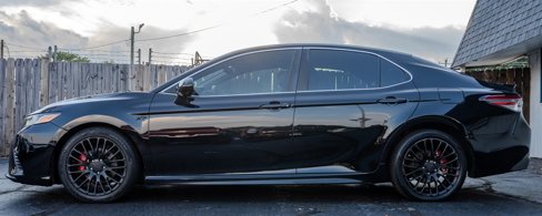 Used 2019 Toyota Camry SE image 2