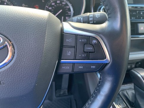 Used 2021 Toyota Highlander Limited image 29