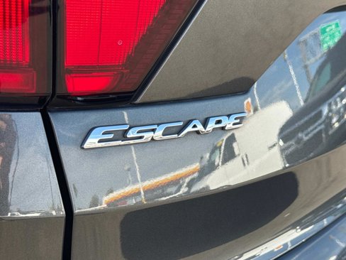 Used 2019 Ford Escape SE image 22
