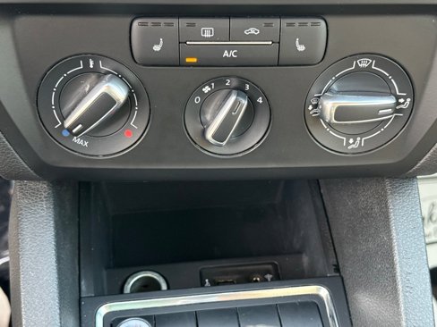 Used 2017 Volkswagen Jetta SE image 25