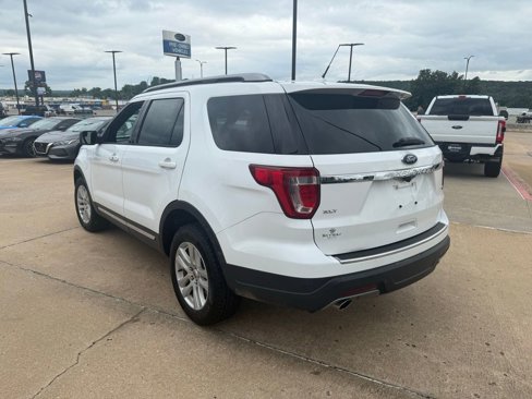 Used 2018 Ford Explorer XLT w/ Equipment Group 201A image 3