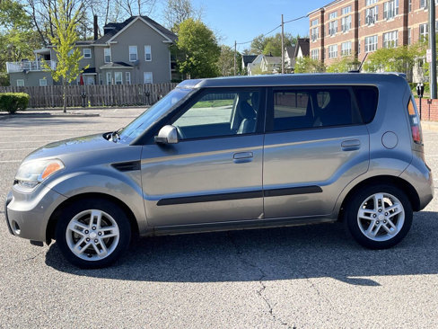 Used 2010 Kia Soul + image 3