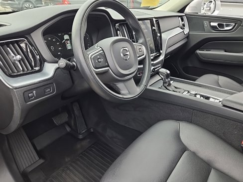 Used 2020 Volvo XC60 T5 Momentum w/ Protection Package Premier image 19