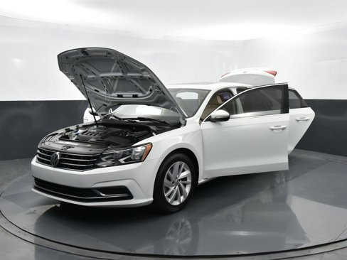 Used 2018 Volkswagen Passat 2.0T SE image 37