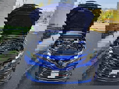 Used 2018 Toyota Camry XLE image 16