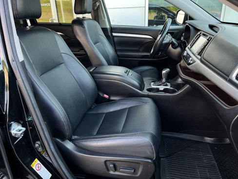 Used 2017 Toyota Highlander XLE image 18