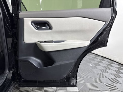 Used 2024 Nissan Rogue SV image 14