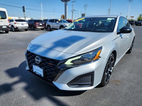 Used 2023 Nissan Altima 2.5 SR image 4