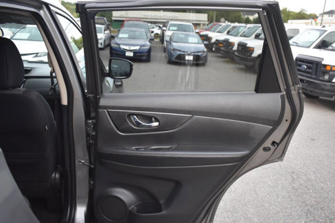 Used 2017 Nissan Rogue SV image 51