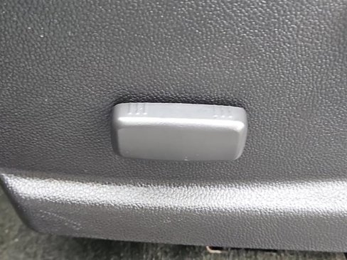 Used 2017 GMC Canyon SLE image 14