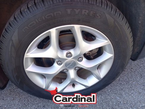 Used 2020 Chrysler Pacifica Touring-L w/ Tire & Wheel Group image 13