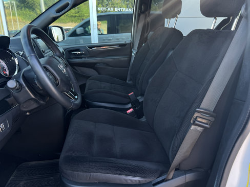 Used 2018 Dodge Grand Caravan SE image 9