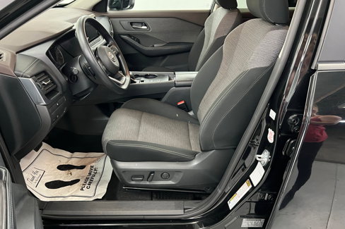 Used 2023 Nissan Rogue SV image 18