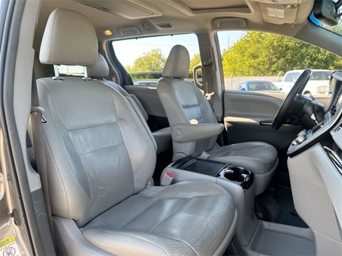 Used 2017 Toyota Sienna XLE Premium image 26