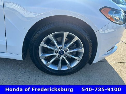 Used 2017 Ford Fusion SE image 10