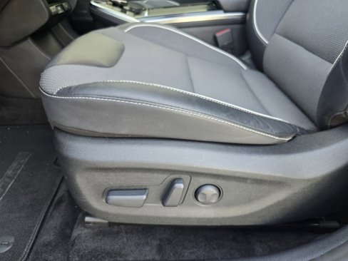Used 2022 Kia Niro EX image 19