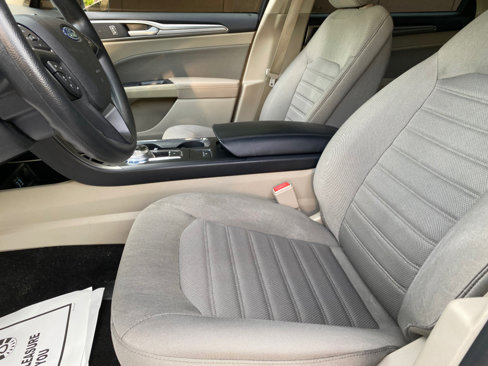 Used 2019 Ford Fusion SE image 29