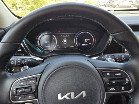 Used 2022 Kia Niro EX Premium image 28