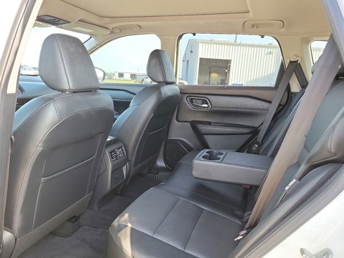Used 2021 Nissan Rogue SV w/ Premium Package image 9