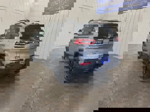 Used 2016 Jeep Cherokee Latitude w/ Cold Weather Group image 3