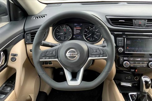 Used 2018 Nissan Rogue SV image 5