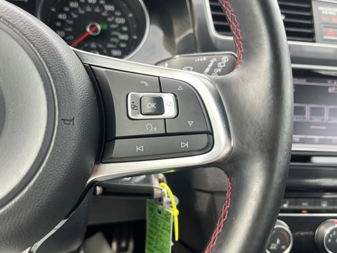 Used 2015 Volkswagen GTI SE image 33
