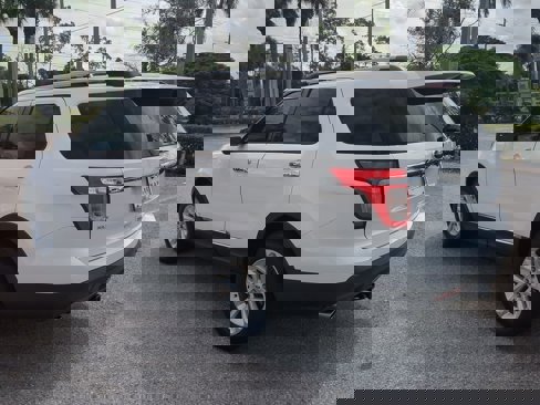 Used 2013 Ford Explorer XLT image 7