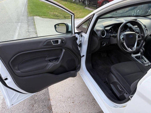 Used 2016 Ford Fiesta SE image 11