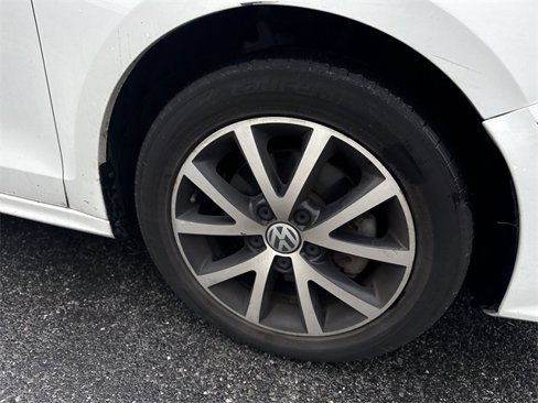 Used 2017 Volkswagen Jetta SE image 11