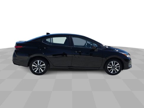 Used 2024 Nissan Versa SV image 9
