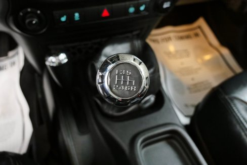 Used 2015 Jeep Wrangler Unlimited Sahara image 28