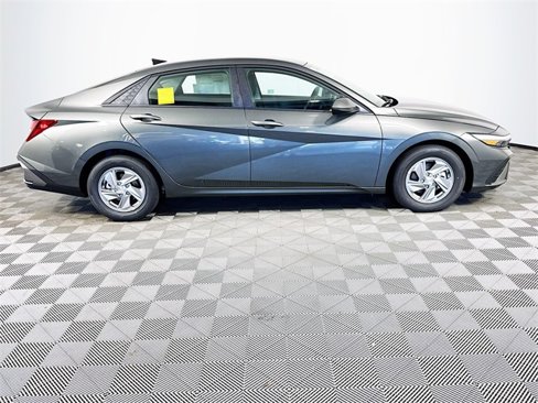 New 2025 Hyundai Elantra SE image 24