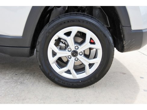 Used 2025 Jeep Compass Latitude image 30