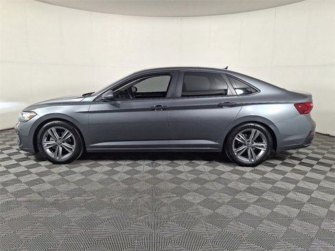 Used 2023 Volkswagen Jetta SE w/ Panoramic Sunroof Package image 7