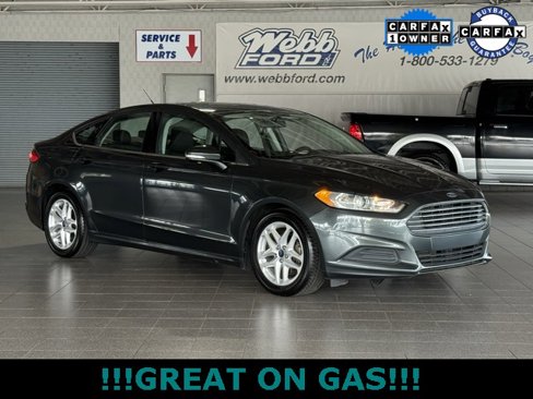 Used 2015 Ford Fusion SE image 2