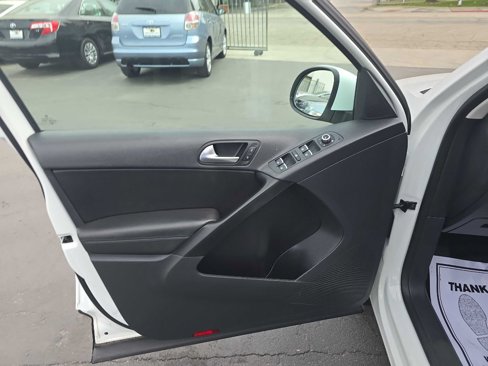 Used 2015 Volkswagen Tiguan SE image 10