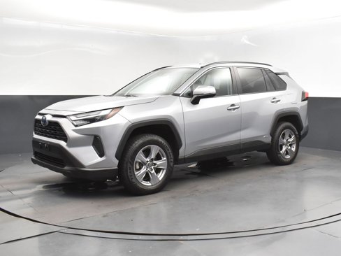 Used 2023 Toyota RAV4 XLE image 3