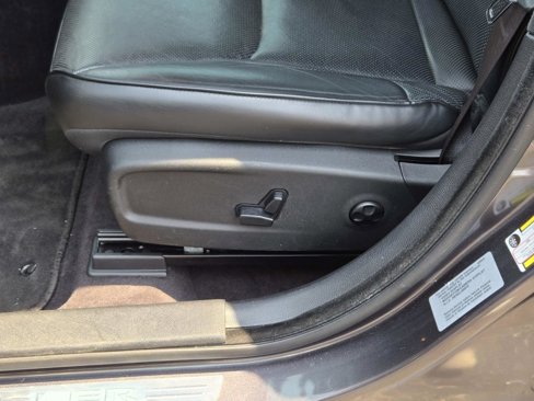 Used 2017 Chrysler 300 C image 41