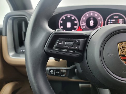 Used 2024 Porsche Cayenne S image 18
