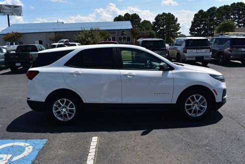 Used 2023 Chevrolet Equinox LS w/ LS Convenience Package image 4